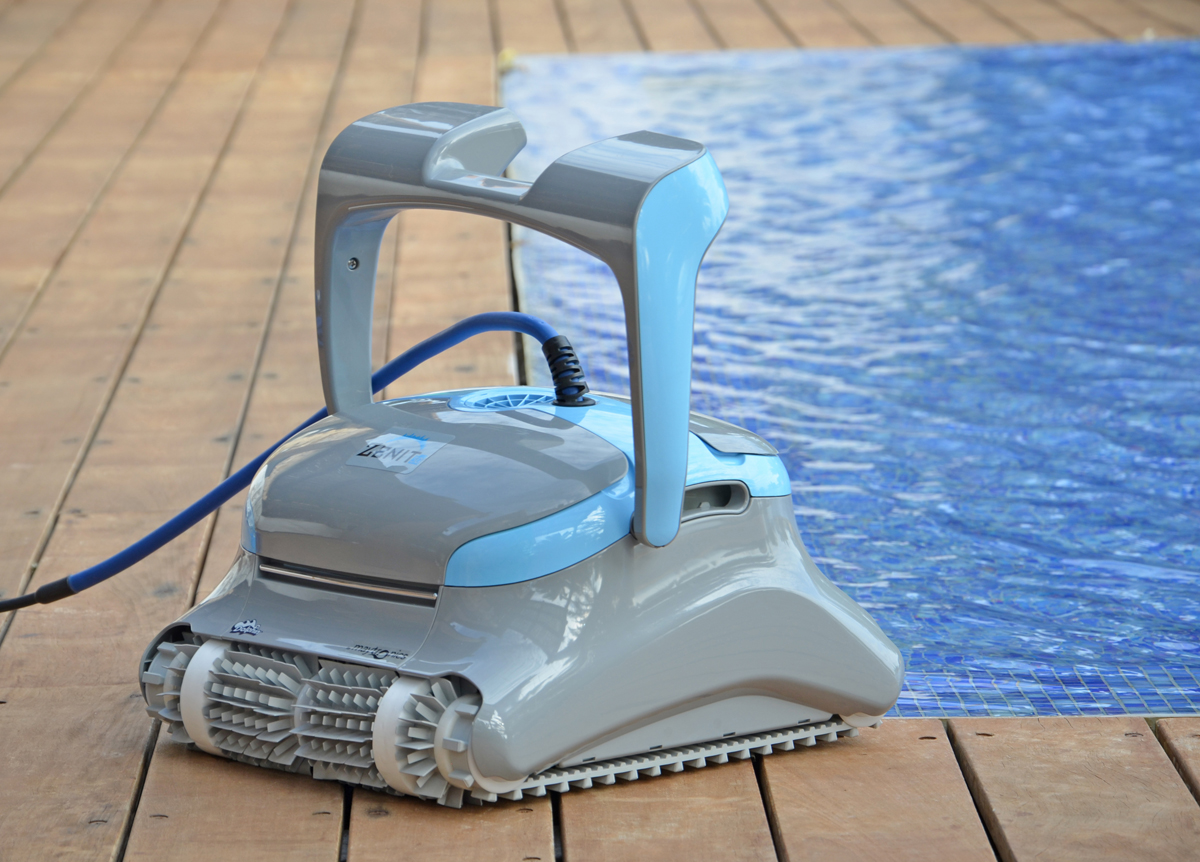 Robot limpiafondos Zenit fuera del agua